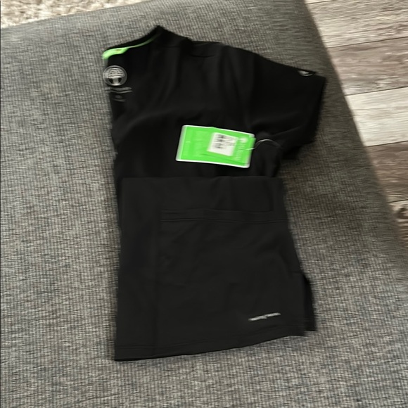 Healing Hands Black Scrub Set - Picture 10 of 10